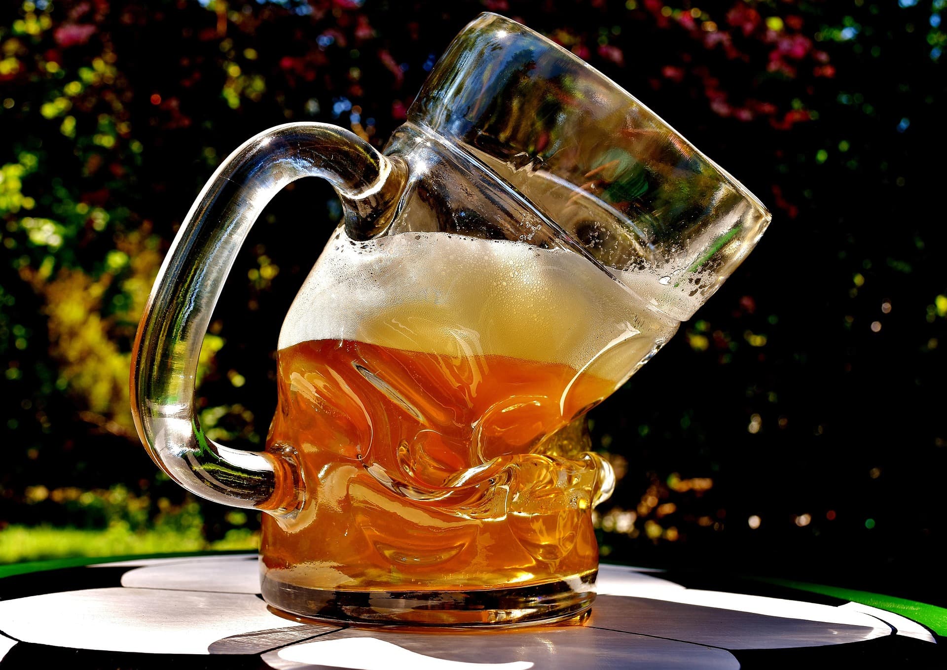 Une mass de bière qui se tord